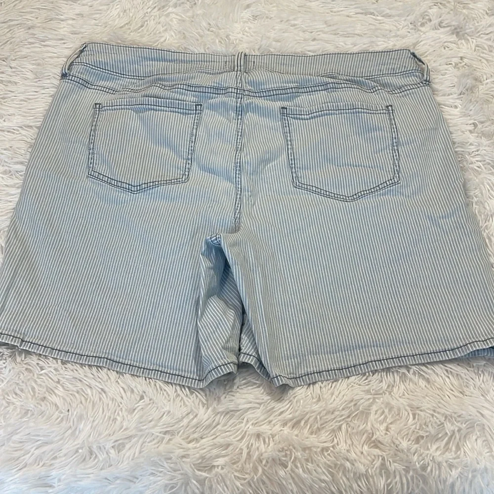 NYDJ Light Blue Striped Jean Shorts WOMENS SIZE 16 DOUBLE BUTTON